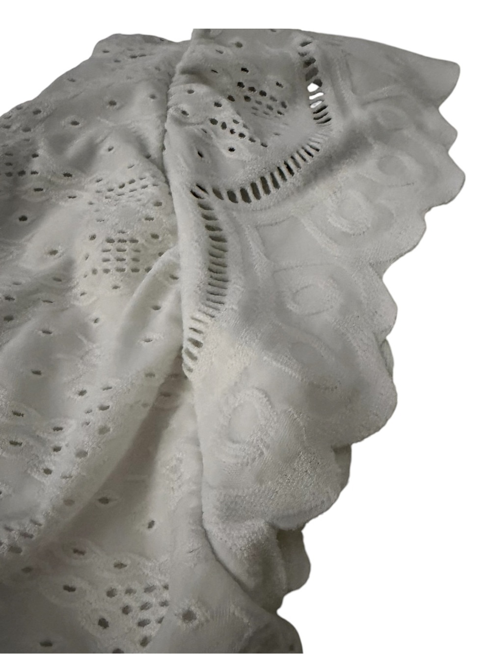 URBAN Romantics ~ Crop Top ~ White Eyelet ~ Scalloped Cap Sleeves Smocked Back - Picture 2 of 5